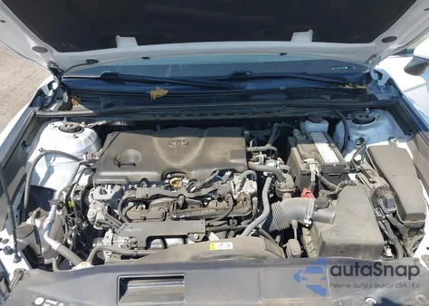 2021 Toyota Camry Le z USA, uszkodzony, nr VIN 4T1C11AK5MU601592